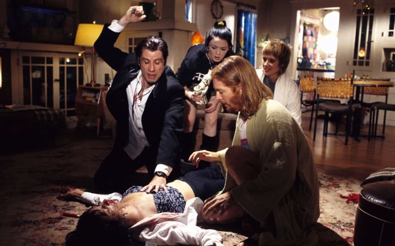 Adrenalinovou injekci do srdce opět bodne John Travolta