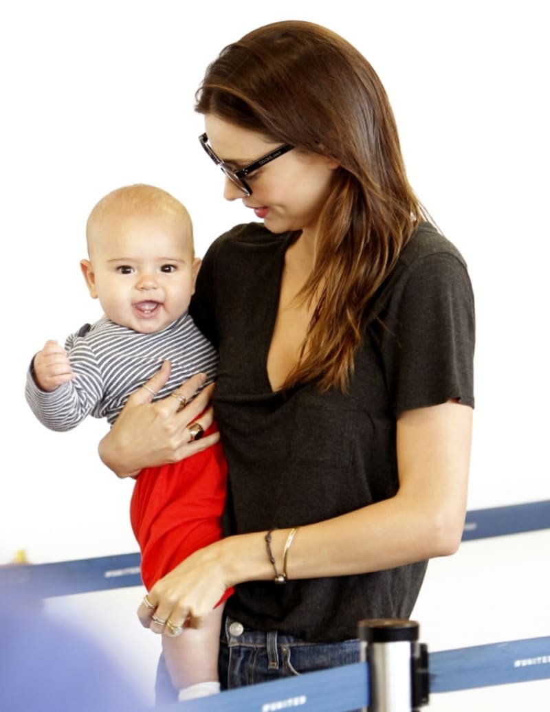 Tohle roztomilé baby má opravdu po kom být krásné. Maminka je supermodelka Miranda Kerr, tatínek lamač dívčích srdcí Orlando Bloom. Malý Flynn Bloom je očividně šťastné dítě!