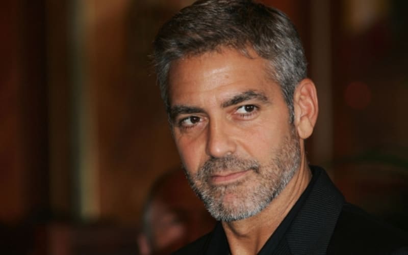 George Clooney – Herec je ztělesněná esence mužnosti, kterou ještě sám dovádí k dokonalosti svým osamělým staromládeneckým životním stylem. To nedostupné je přece vždycky nejžádanější.