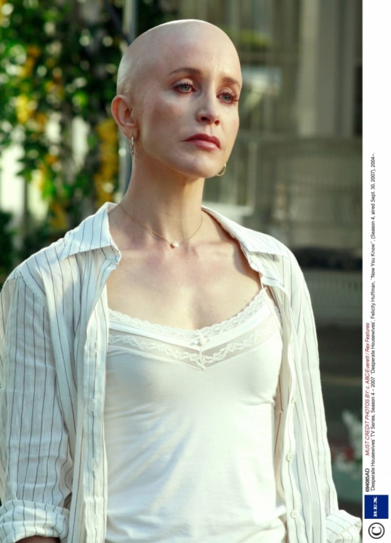 Felicity Huffman onemocněla rakovinou a kvůli chemoterapii přišla o dlouhé blond vlasy