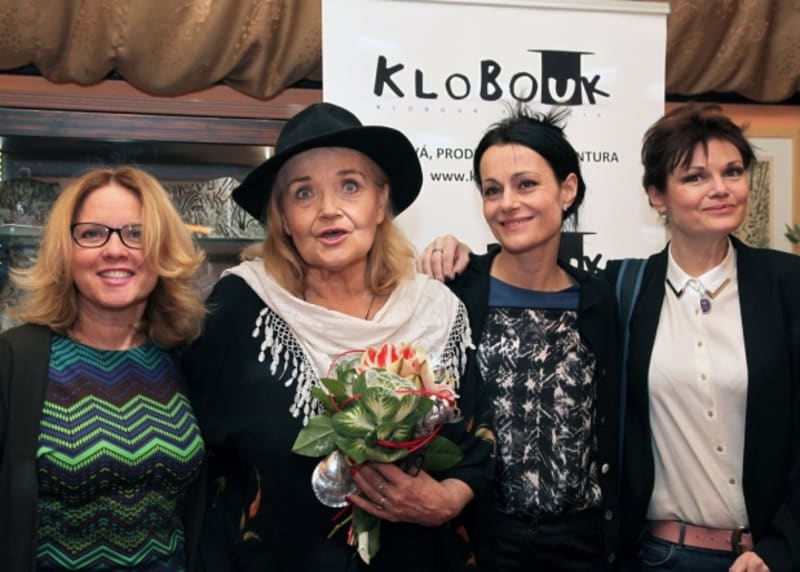 Gabriela Vránová s kolegyněmi z divadla