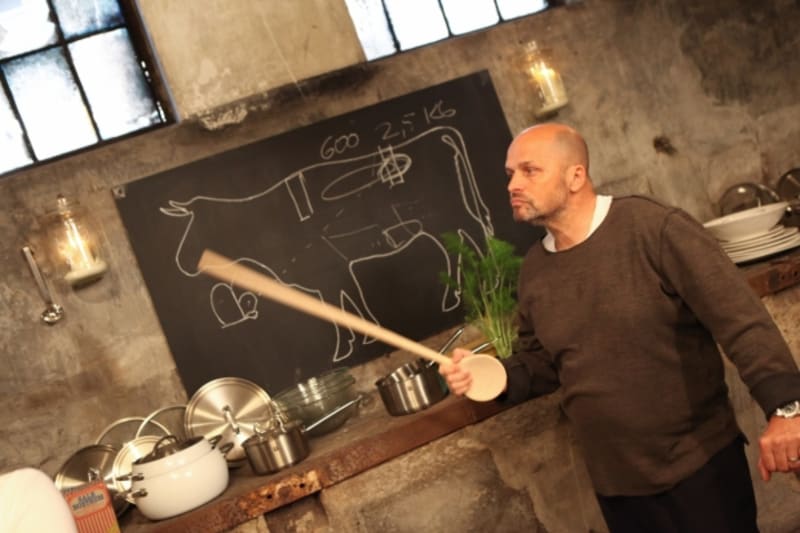 V pořadu Vařte jako šéf se nás Zdeněk Pohlreich snaží naučit základy gastronomie