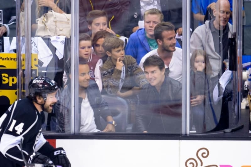 Tom Cruise přišel na hokejový zápas se svým kamarádem