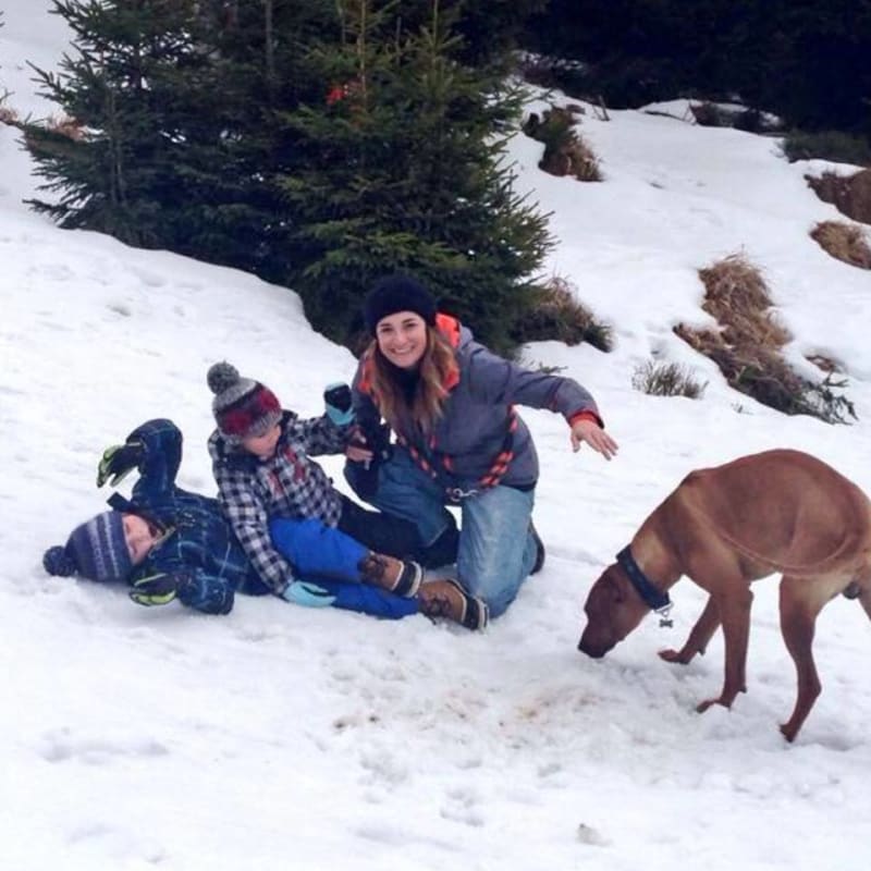Alena Šeredová na horách s dětmi