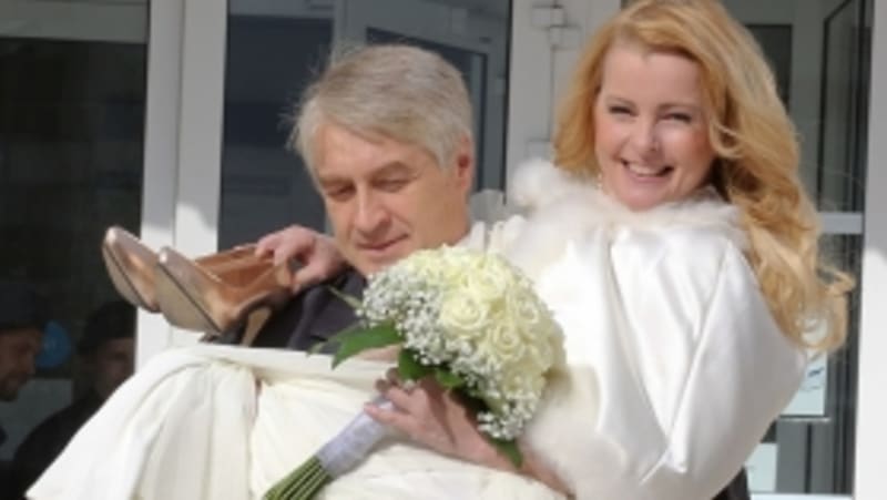 V roce 2013 si zpěvačka vzala Josefa Rychtáře. 