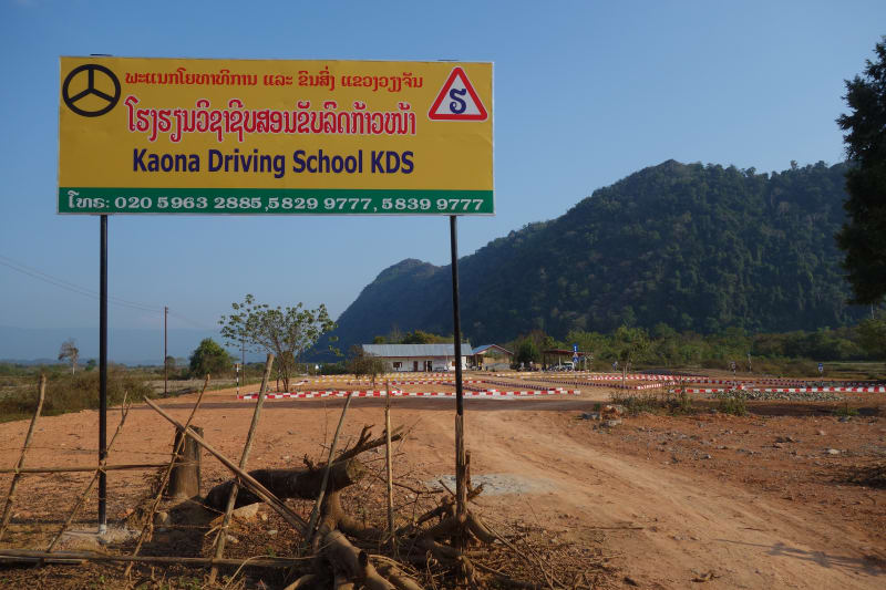 Autoškola zeje prázdnotou. Laos