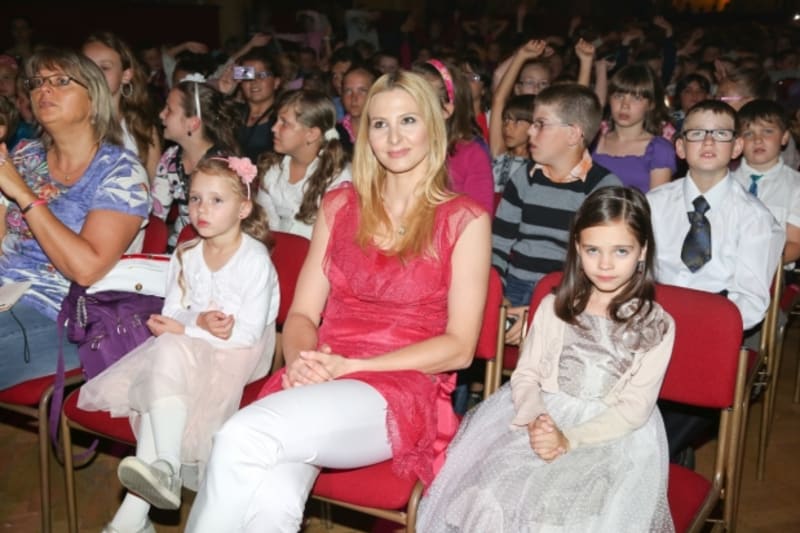 Ivana Gottová s dcerami Nelly a Charlotte na koncertě Škola písničkou