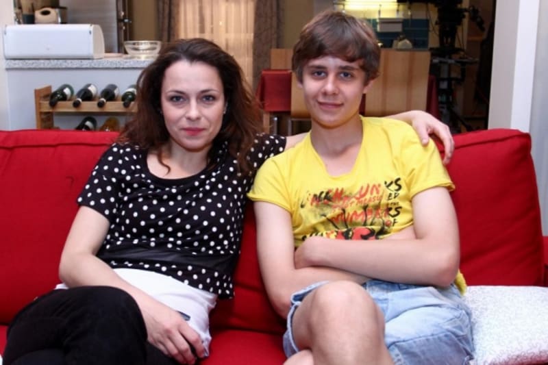 Veronika Dušková (Jana Janěková ml.) se svým synem Michalem