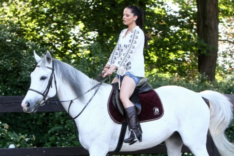 Laďka Něrgešová se učila jezdit na koni na herecké škole.