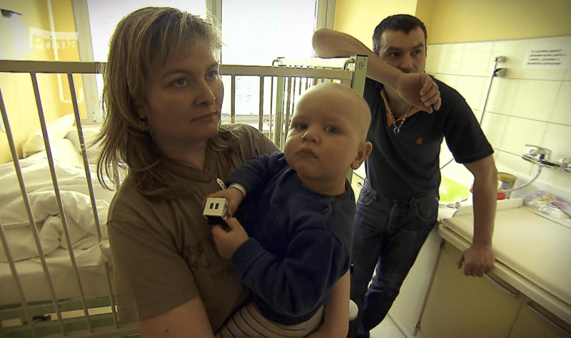 Rodiče s malým pacientem Štěpánkem před operací