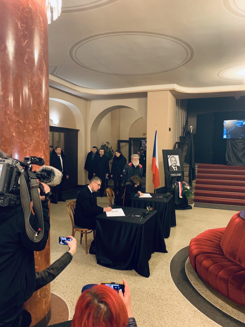 Na rozloučení dorazili i prezident Miloš Zeman a Premiér Andrej Babiše 1