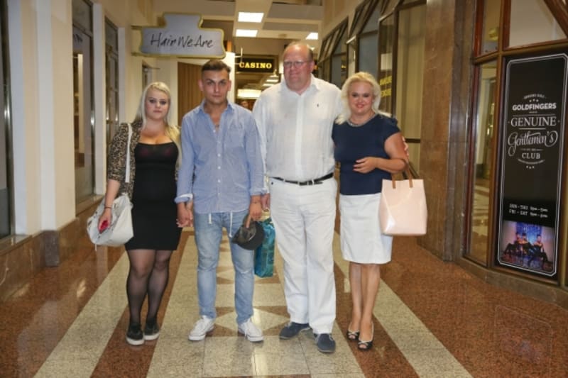Rodinka Štikova dorazila na narozeninovou party Sámera Issy
