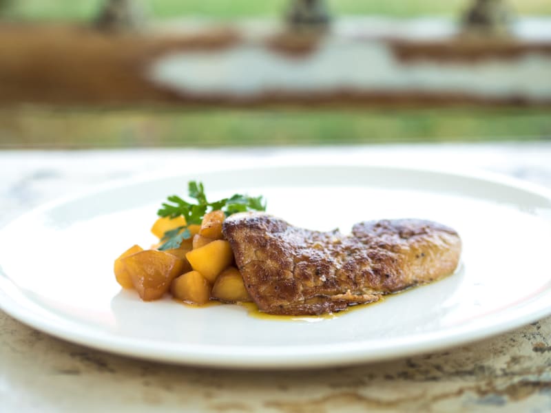 Foie gras se nesmí podávat na meny během slavnostní hostiny ve Francii.