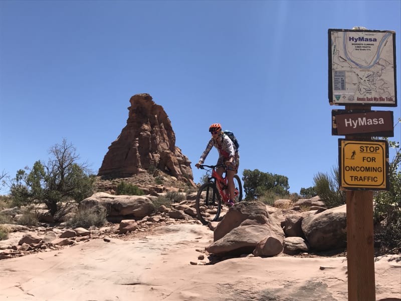 HyMasa – trail, kde se nudit nebudete. Moab, USA