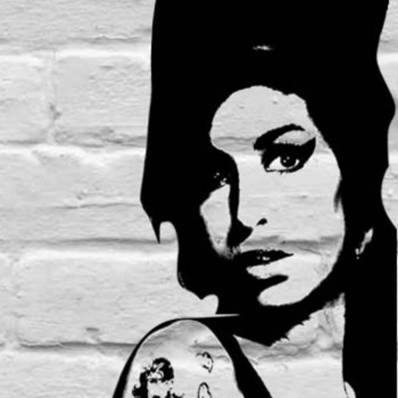 Amy Winehouse se musí obracet v hrobě