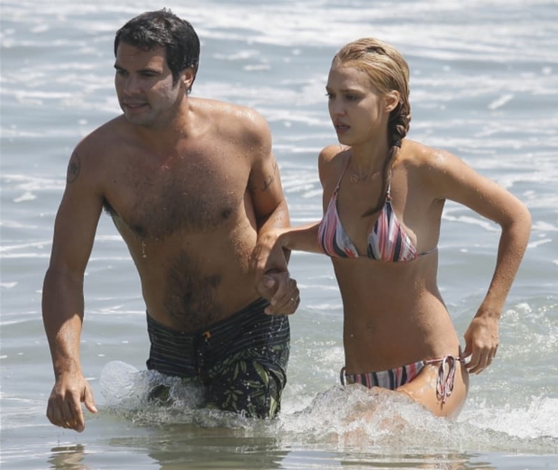 Jessica Alba s manželem Cashem Warrenem na dovolené v Malibu