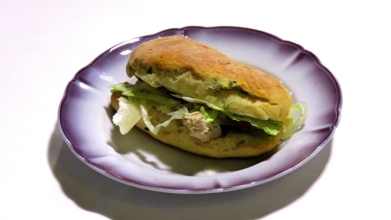 Prostřeno: Francouzská bagetka s kuřecími prsíčky a zeleninou
