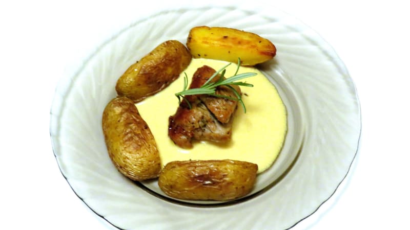 Prostřeno: Panenka, dijonská omáčka a americký brambor