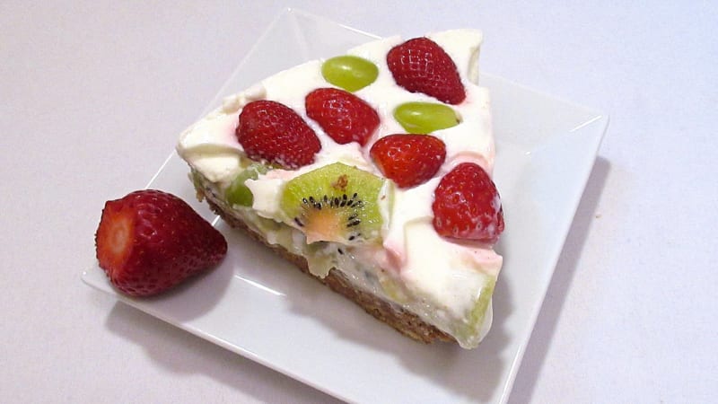 Prostřeno: Lehký jogurtovo-ovocný koláč