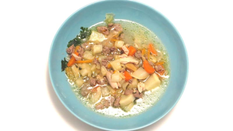 Prostřeno: Domácí zeleninová polévka s játrovou zavářkou
