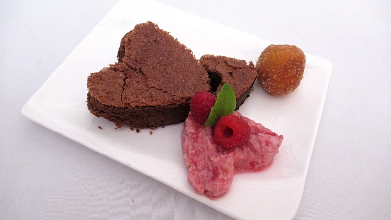 Prostřeno: Čokoládové brownies s malinovým nočkem z mascarpone