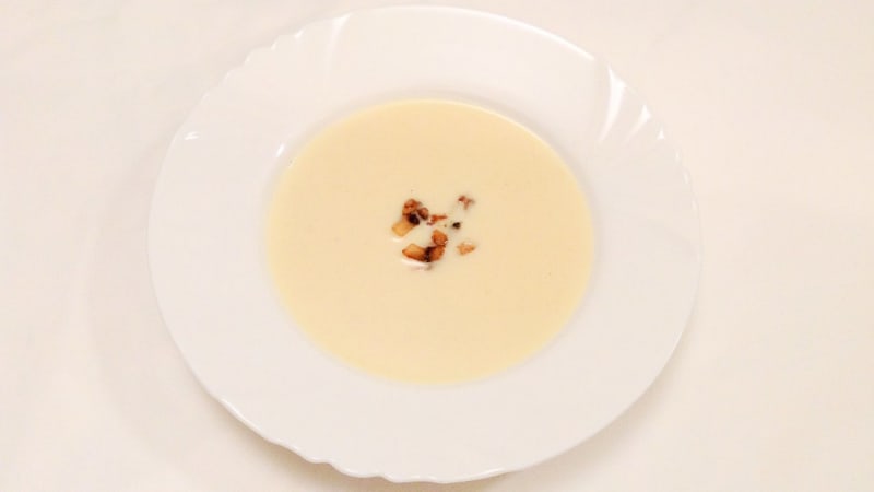 Prostřeno: Bramborová krémová polévka s hříbky