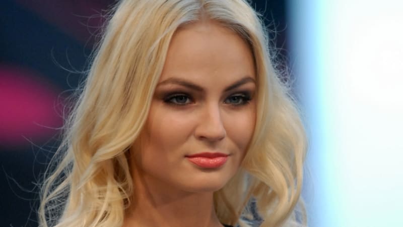 Miss Earth Tereza Fajksová a spol. sundaly podprsenky (žhavé TOP STAR VIDEO)