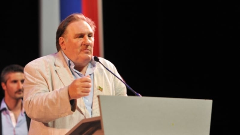 Násilník Gérard Depardieu ignoruje soudy