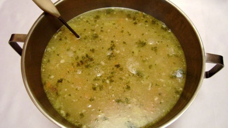 Prostřeno: Kuřecí polévka s domácím drobením