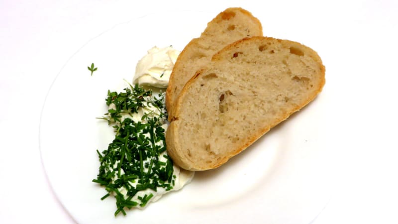 Prostřeno: Domácí sýr a chléb