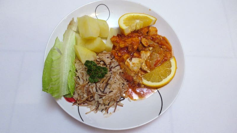 Prostřeno: Syrská rýže, kuřecí maso a vařené brambory