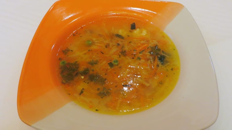 Prostřeno: Kuřecí polévka s písmenky