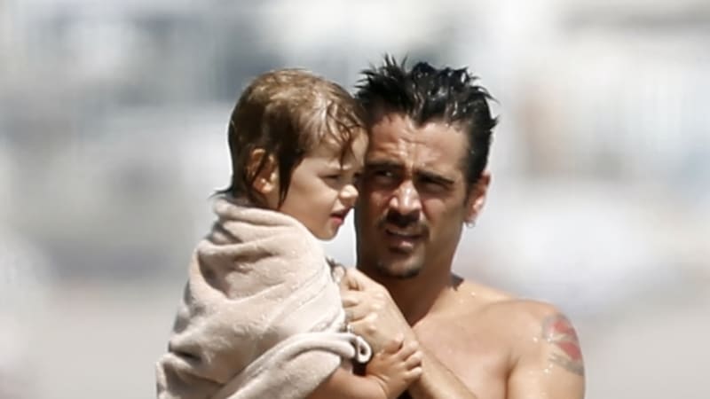 Sexy táta: Colin Farrell ukázal syna a svaly z jógy!