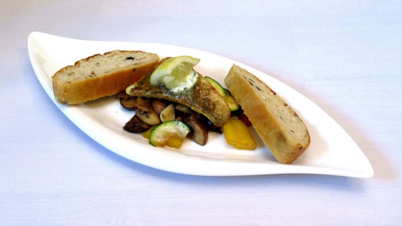 Prostřeno: Salát s grilovanou zeleninou a ciabattou