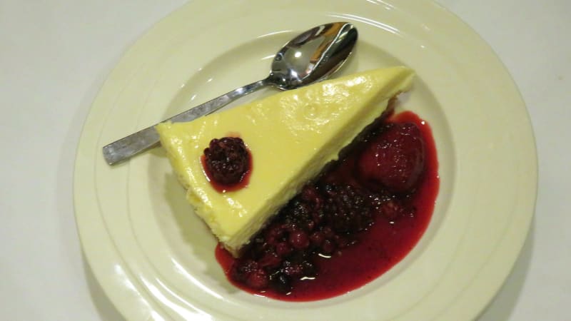 Prostřeno: Cheesecake s lesním ovocem