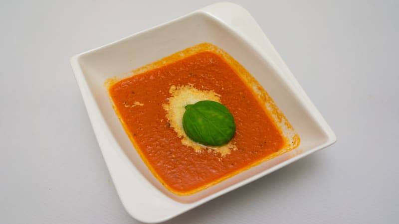 Prostřeno: Tomatová polévka s parmazánem