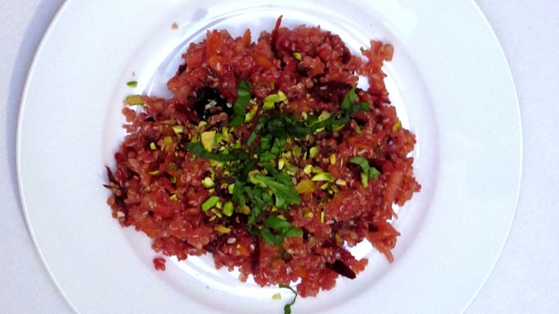 Prostřeno: Salátek s quinoou a řepou