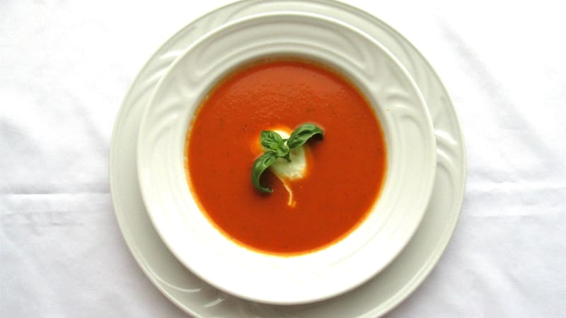 Prostřeno: Tomatová  polévka s mozzarellou