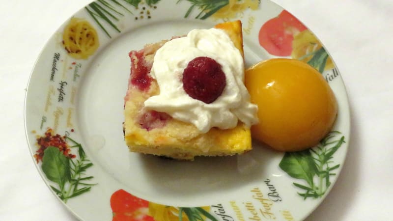 Prostřeno: Krupicovo-tvarohový koláč s ovocem