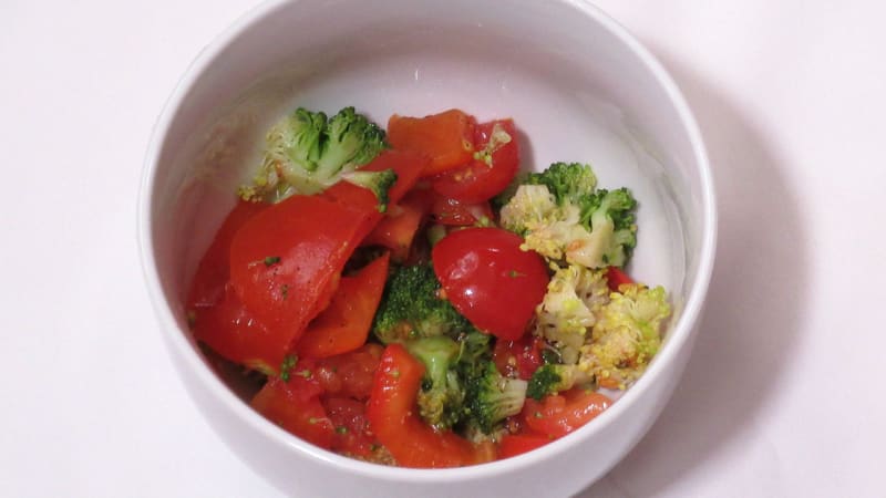 Prostřeno: Brokolicový salát s mozzarellou