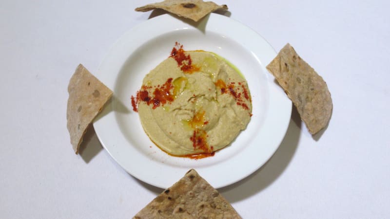 Prostřeno: Hummus s indickými plackami