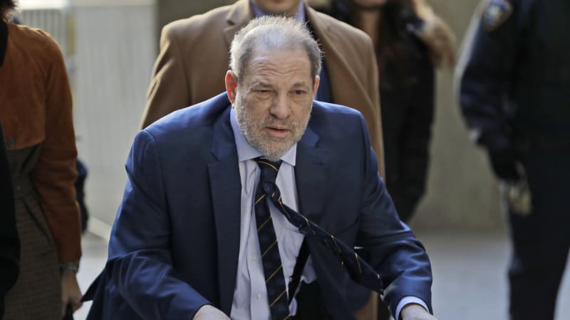 Zvrat v sexuální kauze producenta Weinsteina. Soud nařídil nový proces, ukázal dřívější chyby