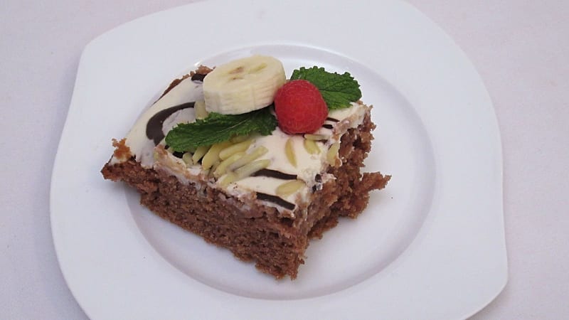 Prostřeno: Jablečný koláč s tvarohem a čokoládou