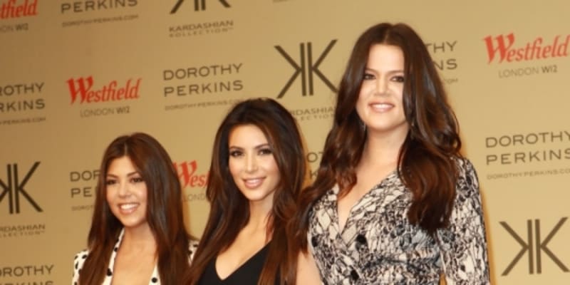 Sestry Kourtney, Kim a Khloe Kardashian (zleva)