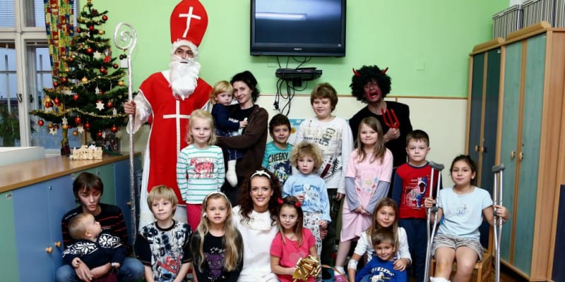 Veselá návštěva na dětské chirurgii v Thomayerově nemocnici v Praze
