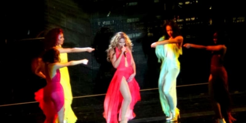 Beyoncé na turné vystřída řadu sexy kostýmů