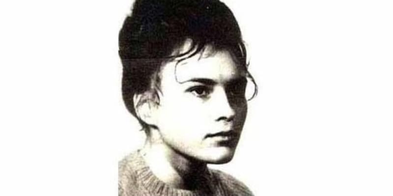 Olga Hepnarová  byla popravena za vraždu osmi lidí a spoustu dalších ublížení na těle. Olga se léčila na psychiatrii a rozhodla se zabít co nejvíce lidí tím, že do nich na zastávce Strossmayerovo náměstí najela nákladním autem.