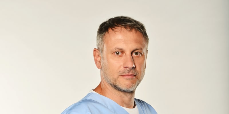 Igor Chmela jako Viktor Žák v seriálu Sestřičky Modrý kód