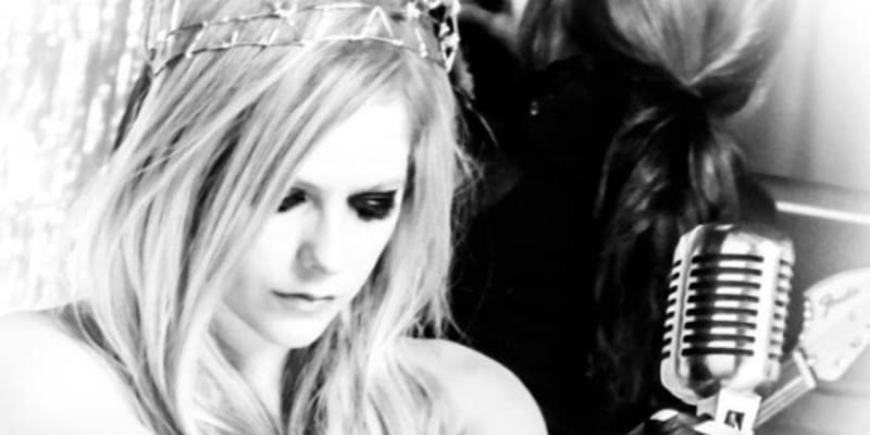 Avril Lavigne byla překrásná nevěsta