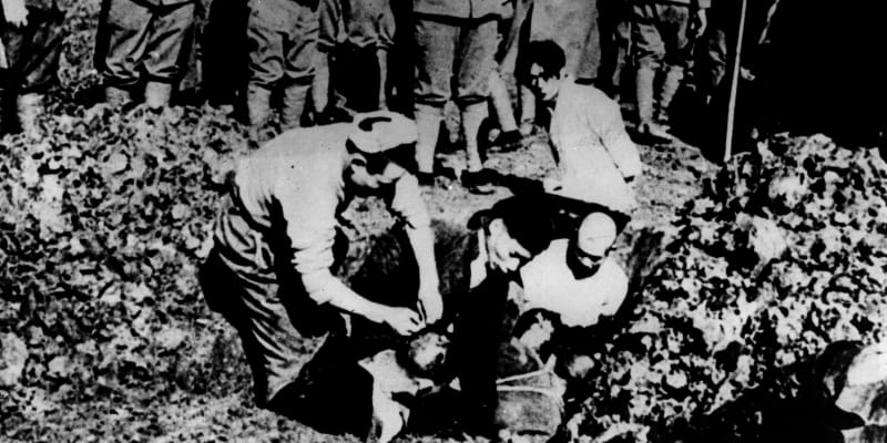 Japonští vojáci po dobytí Nankingu v roce 1938 zaživa pohřbívali zajaté civilisty 